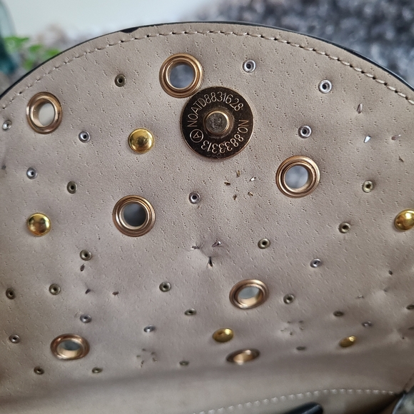 SWAPPED - NWOT BCBGeneration Belt Bag - Picture 4 of 8